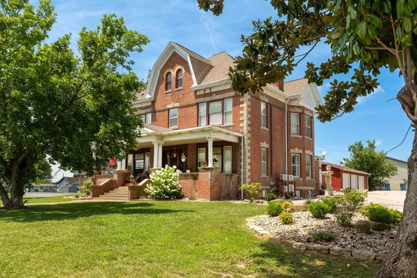 $669,000 | 1414 West Main Street, Marion, IL 62959