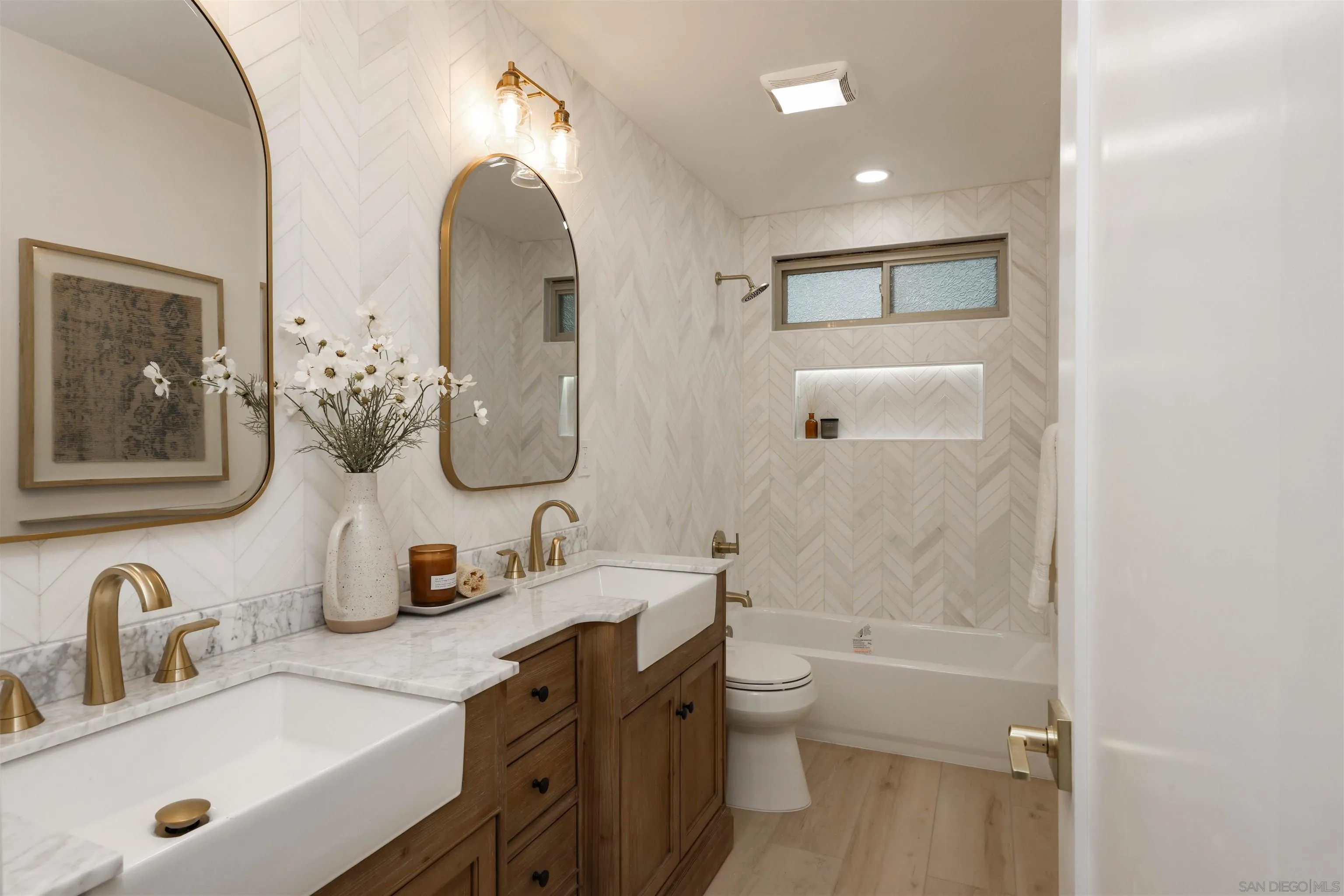 837 Elmview Drive Encinitas, CA 92024 - Photo 17 of 27 a bathroom with a toilet sink and mirror
