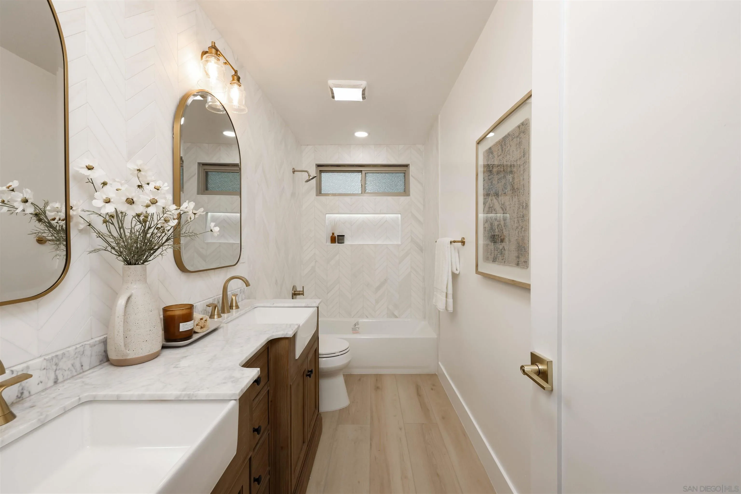 837 Elmview Drive Encinitas, CA 92024 - Photo 18 of 27 a bathroom with a sink and a mirror