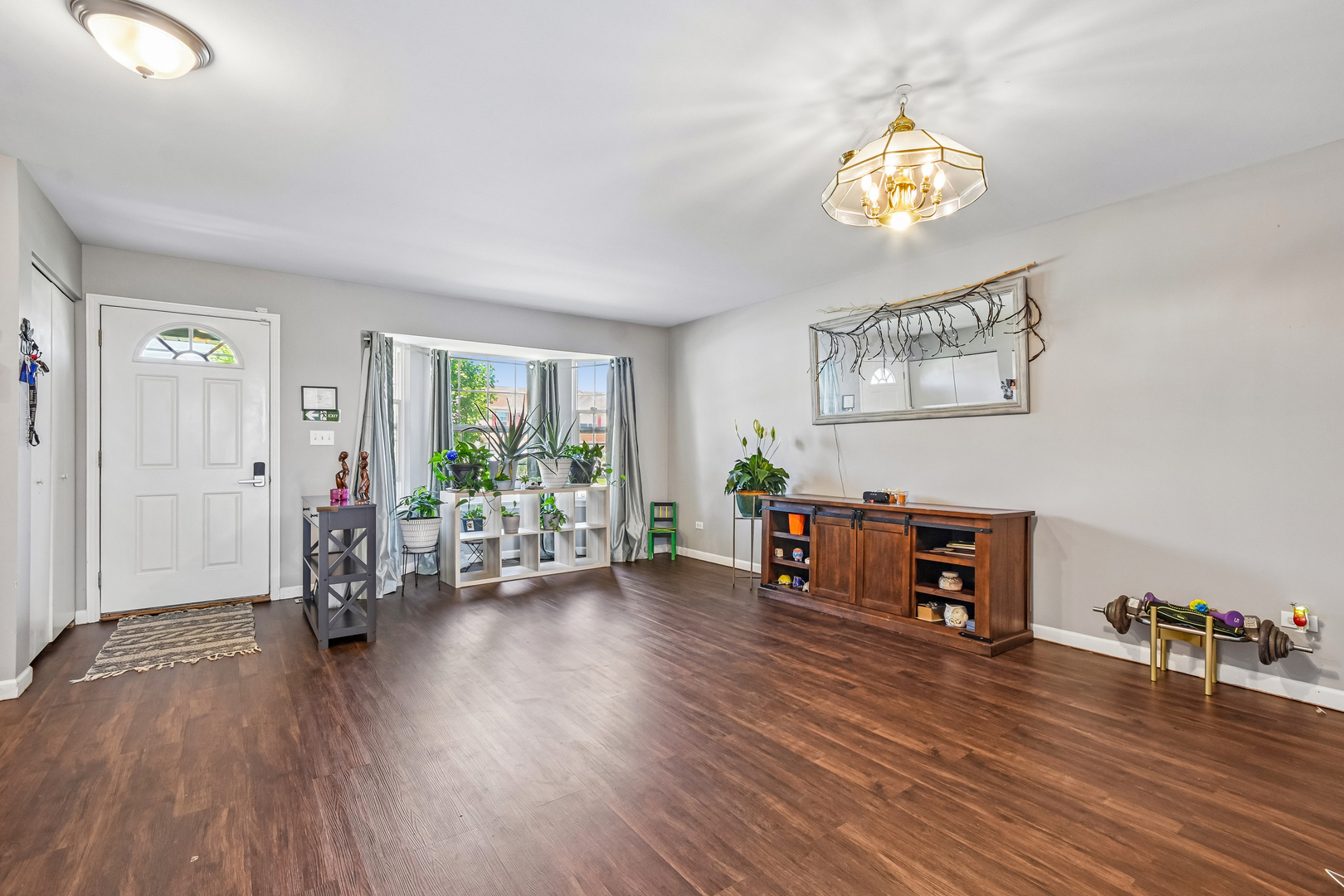 2011 Sunset Court Zion, IL 60099 - Photo 4 of 27
