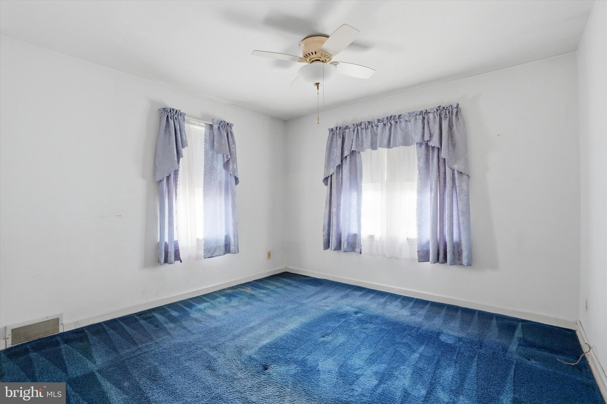 100 Wagner Street Hamilton, NJ 08610 - Photo 4 of 15 an empty room with wooden floor and windows
