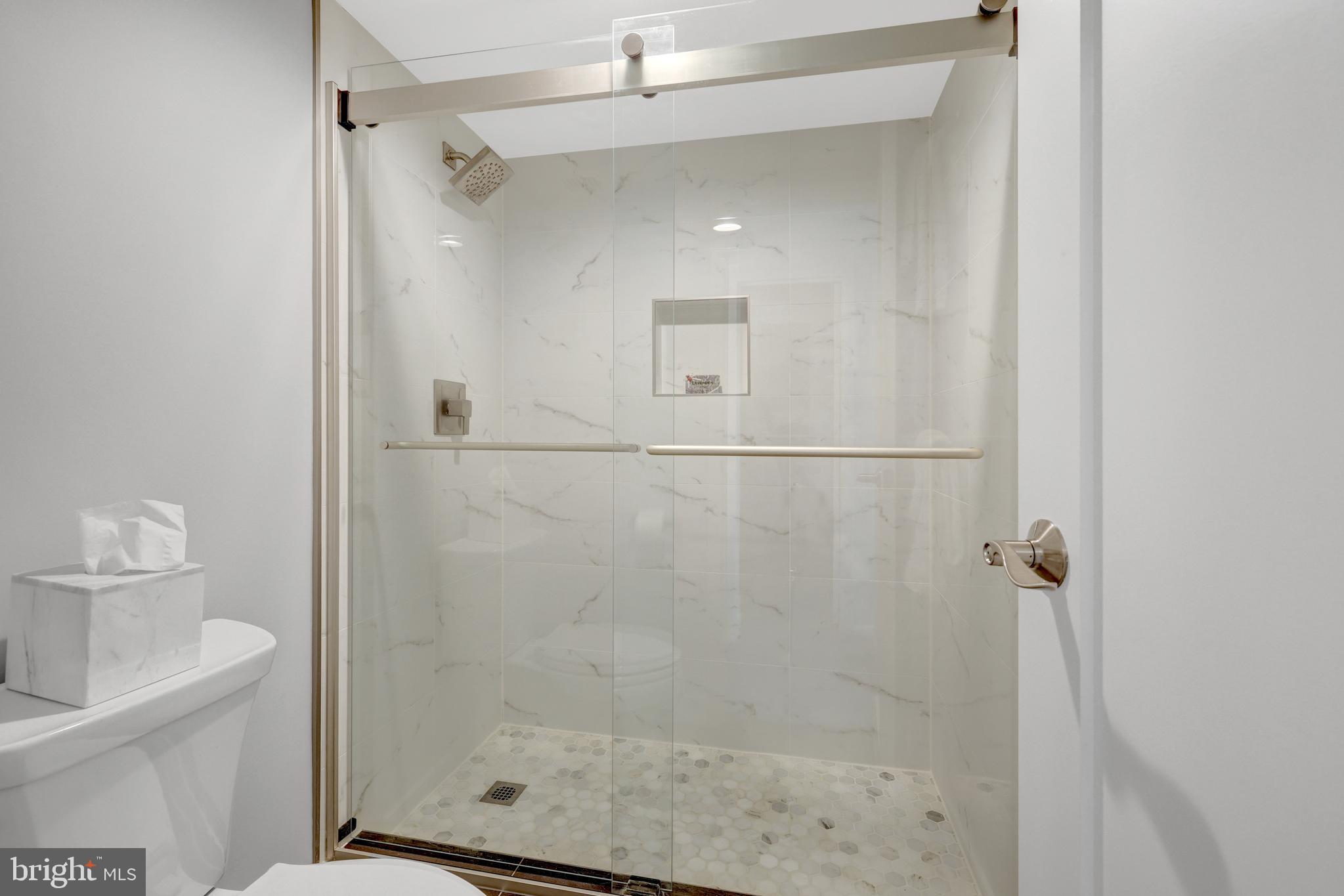 6800 Fleetwood Road, Unit 810 McLean, VA 22101 - Photo 18 of 30 a bathroom with a shower