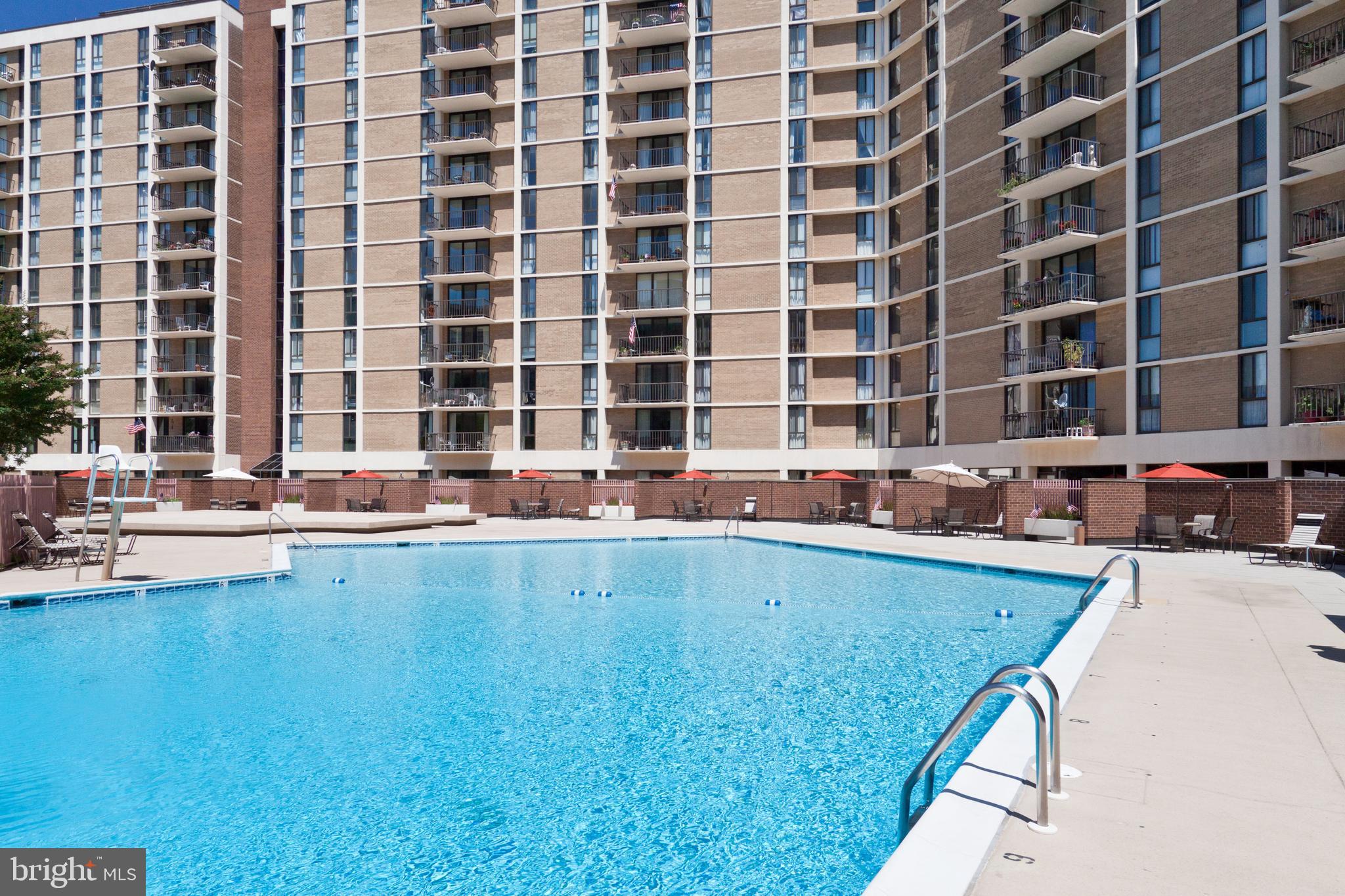 6800 Fleetwood Road, Unit 810 McLean, VA 22101 - Photo 26 of 30 a swimming pool with outdoor seating