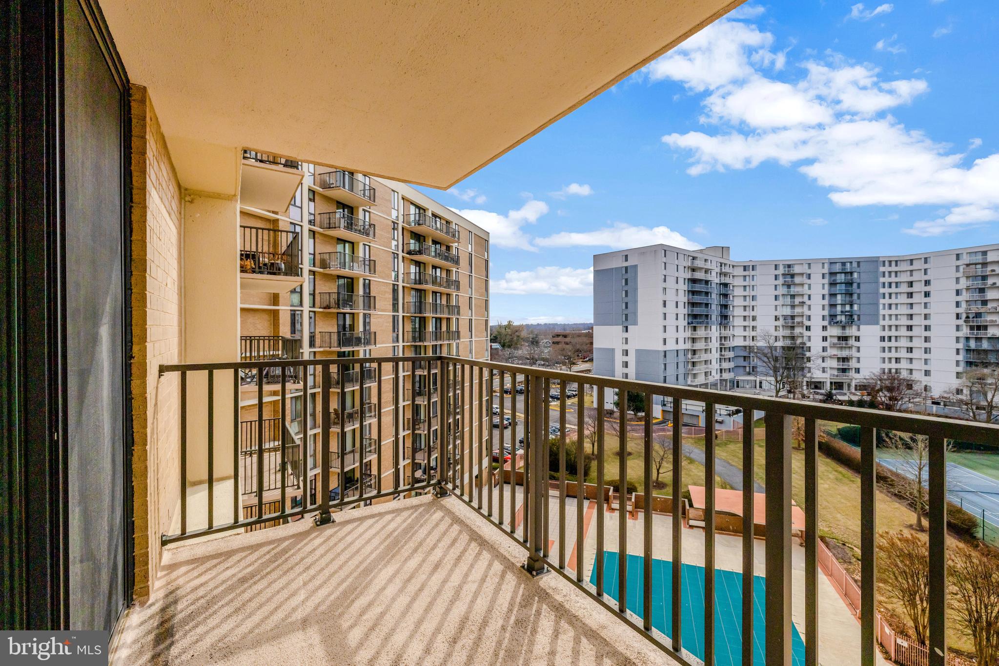 6800 Fleetwood Road, Unit 810 McLean, VA 22101 - Photo 10 of 30 a view of balcony with city view