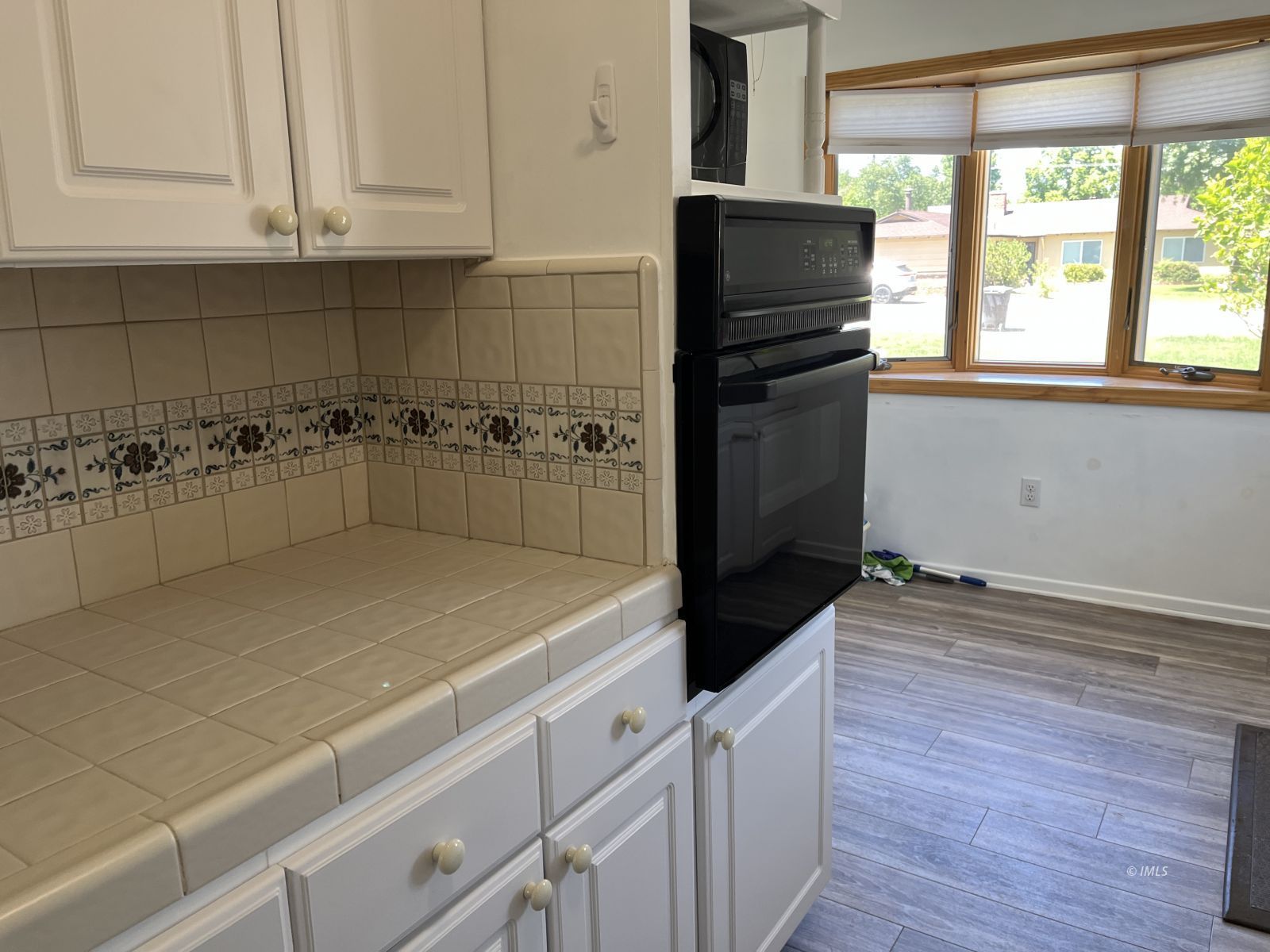 3012 Mesquite Road Bishop, CA 93514 - Photo 9 of 26 a kitchen with granite countertop white cabinets and black appliances