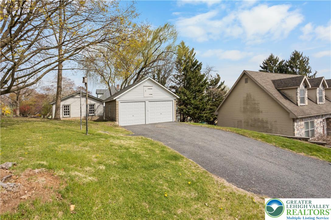 325 West Center Street Nazareth, PA 18064 - Photo 7 of 44