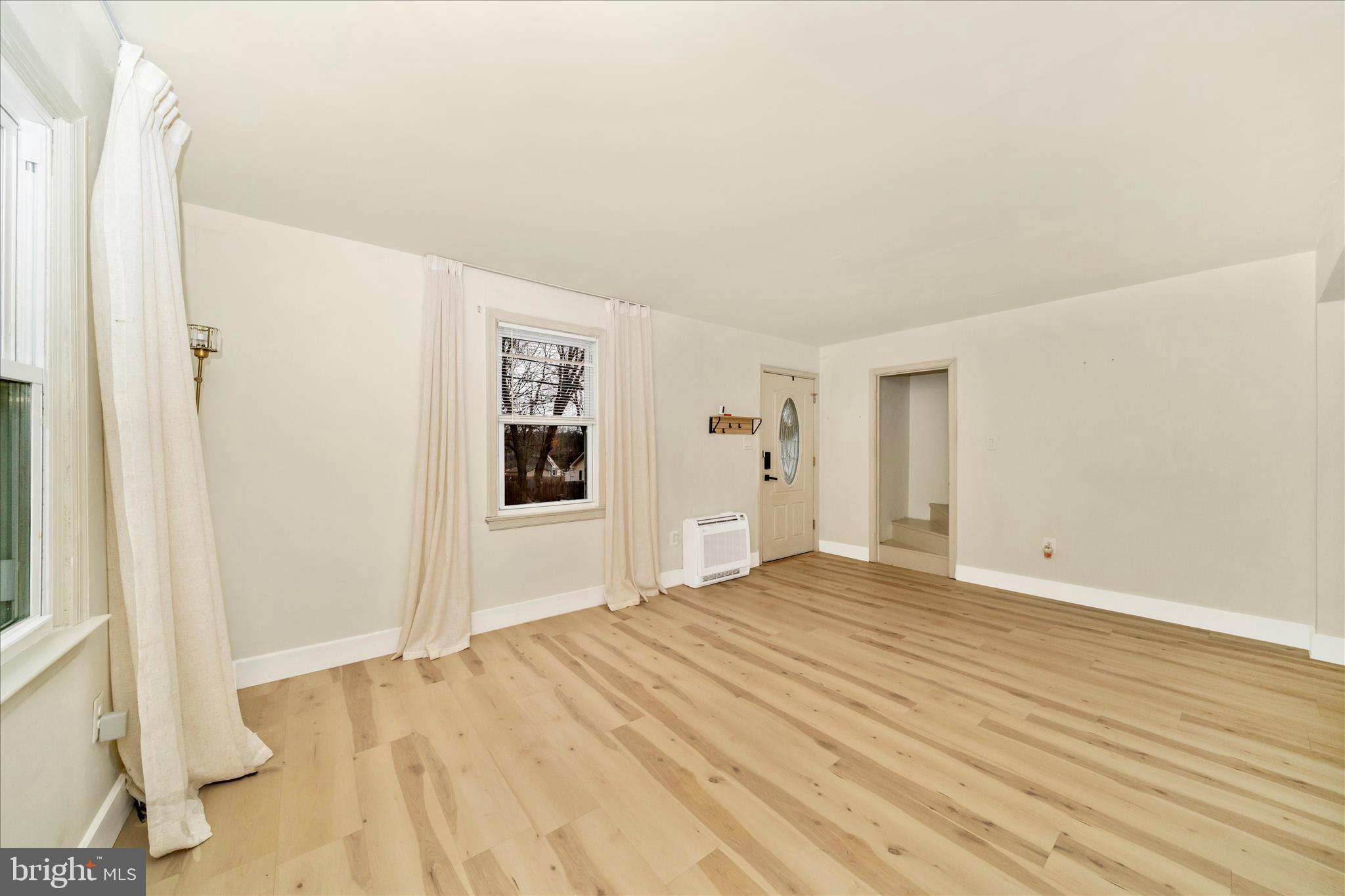 605 Rosemere Avenue Silver Spring, MD 20904 - Photo 6 of 56 Living Room