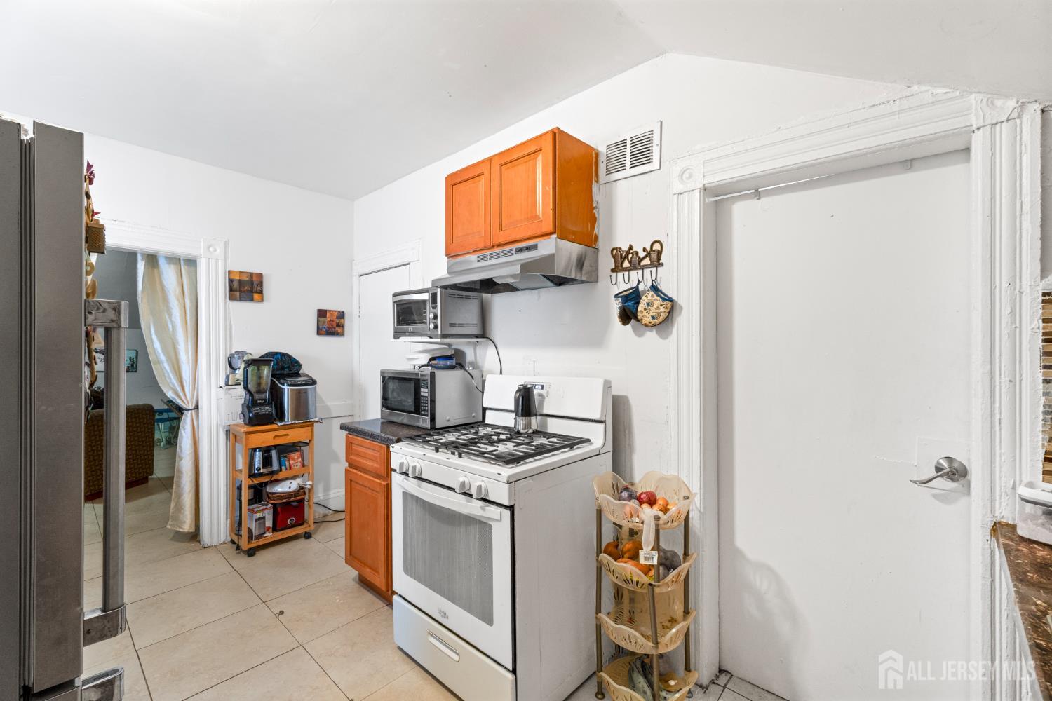 183 Walnut Street Paterson, NJ 07522 - Photo 5 of 39