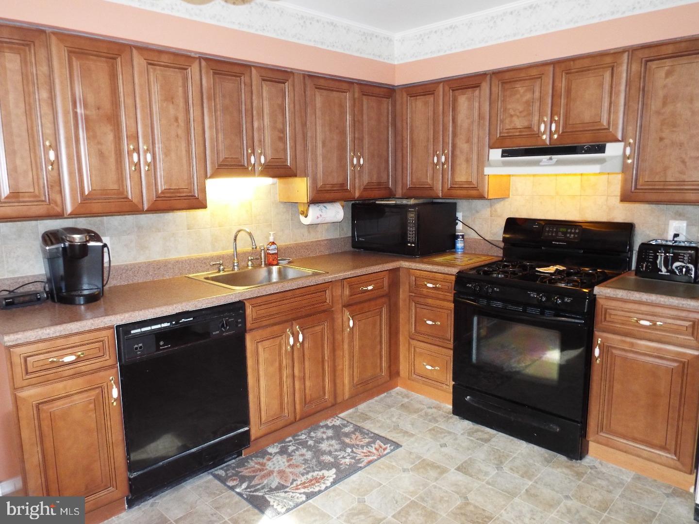 115 Red Stone Ridge Riverside, NJ 08075 - Photo 12 of 25