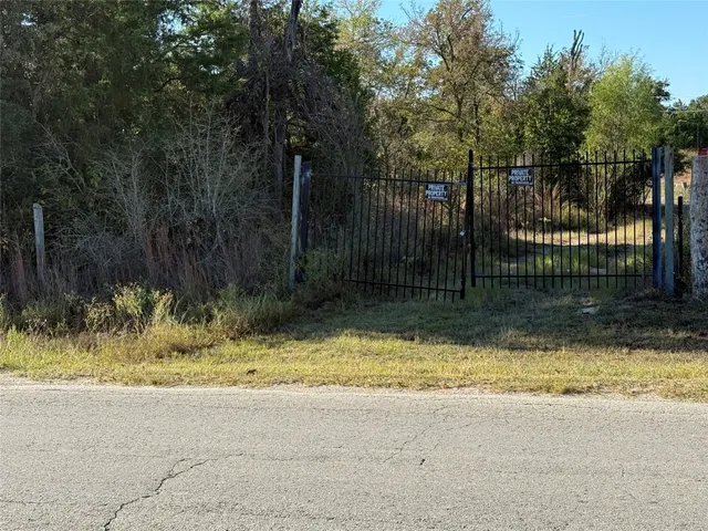 a view of a backyard of the house