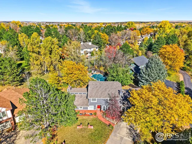 a view of outdoor space and garden