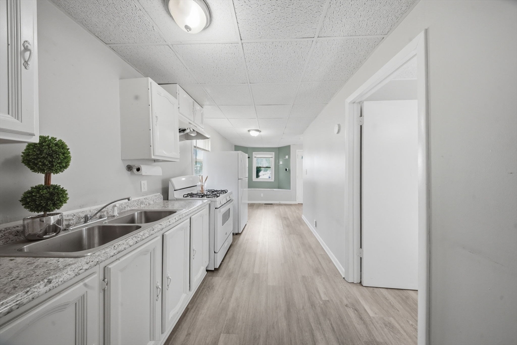 540 Armory Street Springfield, MA 01104 - Photo 6 of 28