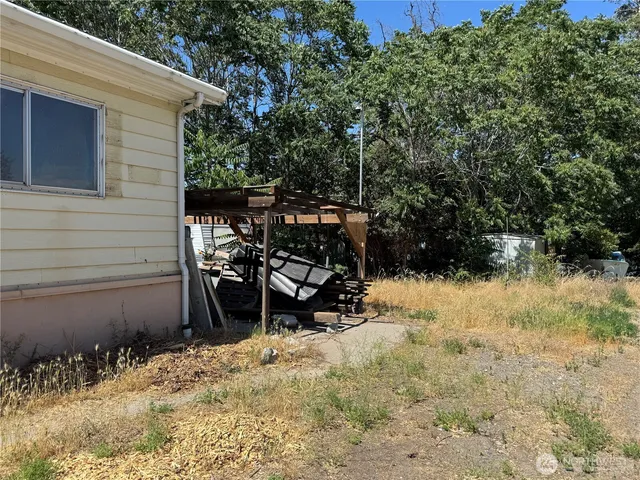 $95,000 | 125 3rd Street Northeast, Electric City, WA 99123