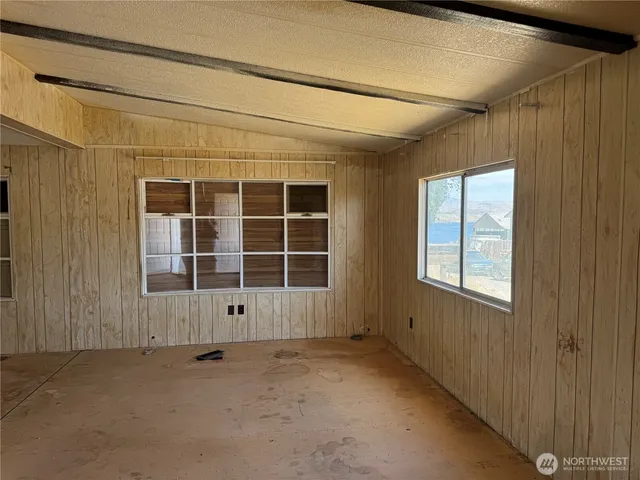 $95,000 | 125 3rd Street Northeast, Electric City, WA 99123