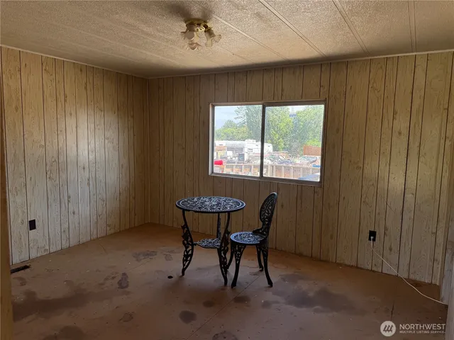 $95,000 | 125 3rd Street Northeast, Electric City, WA 99123