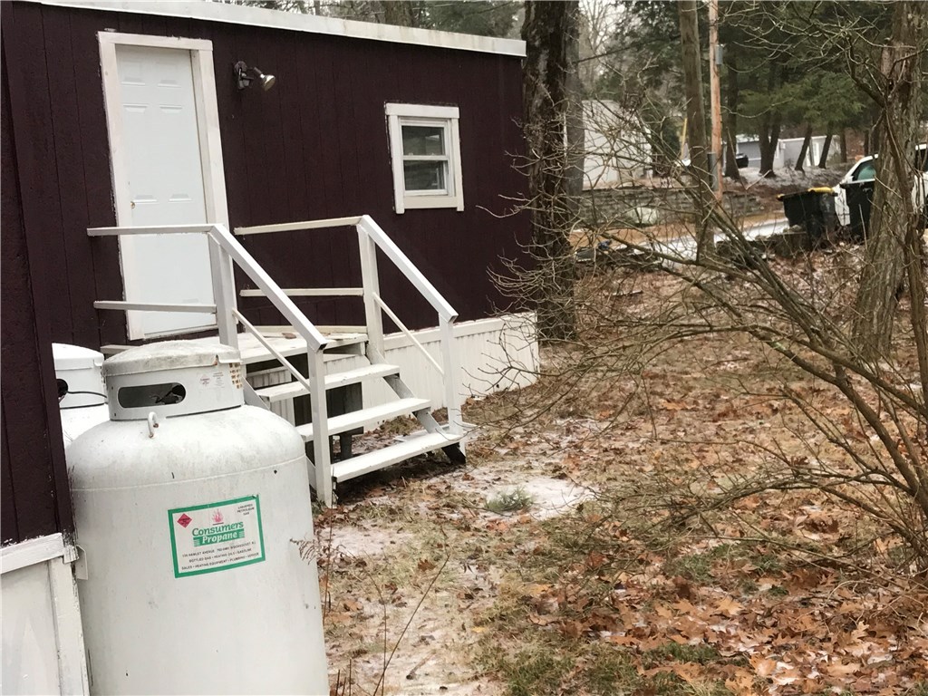 7 Wells Road Burrillville, RI 02839 - Photo 3 of 15