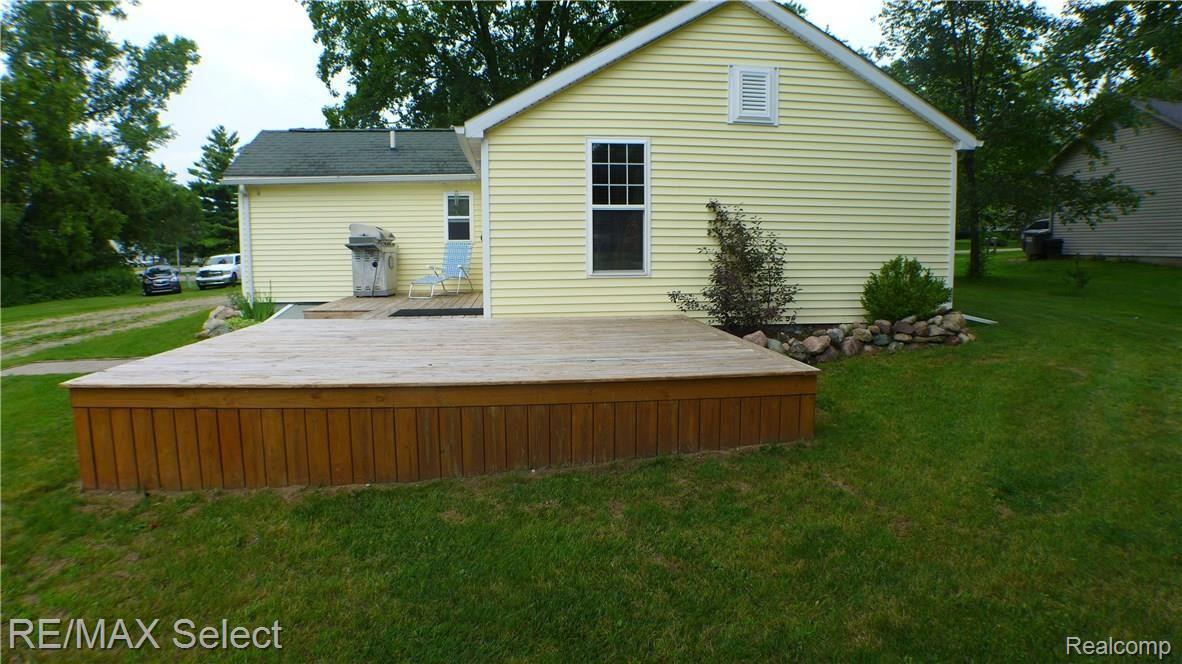 1266 Bowers Road Lapeer, MI 48446 - Photo 4 of 18 P1020800.JPG