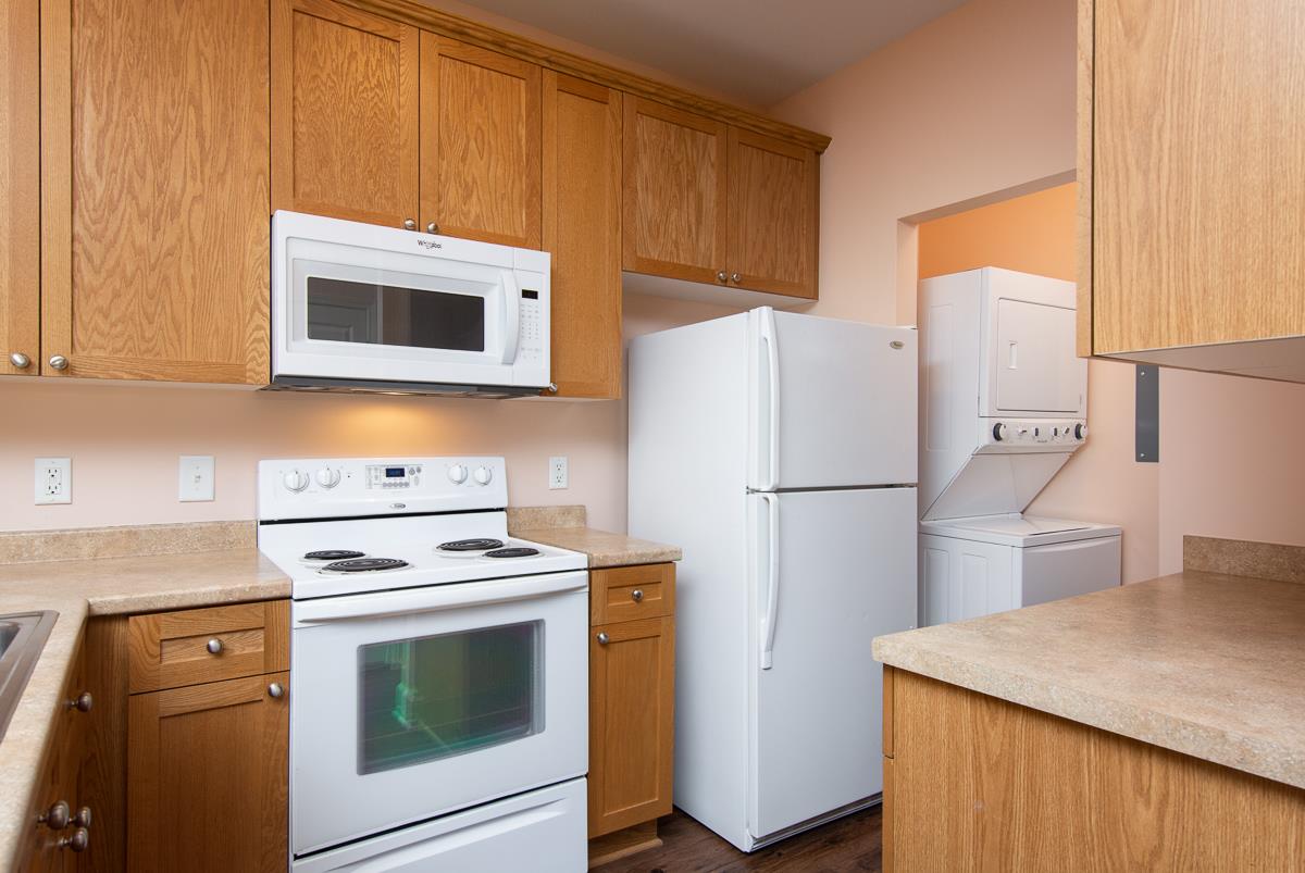 8401 Callabee Way, Unit 4 Nashville, TN 37211 - Photo 8 of 19 a kitchen with a stove microwave and refrigerator