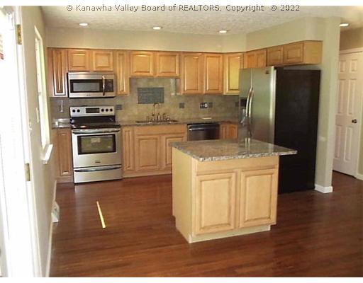 381 Eureka Road Charleston, WV 25314 - Photo 5 of 8 Kitchen.