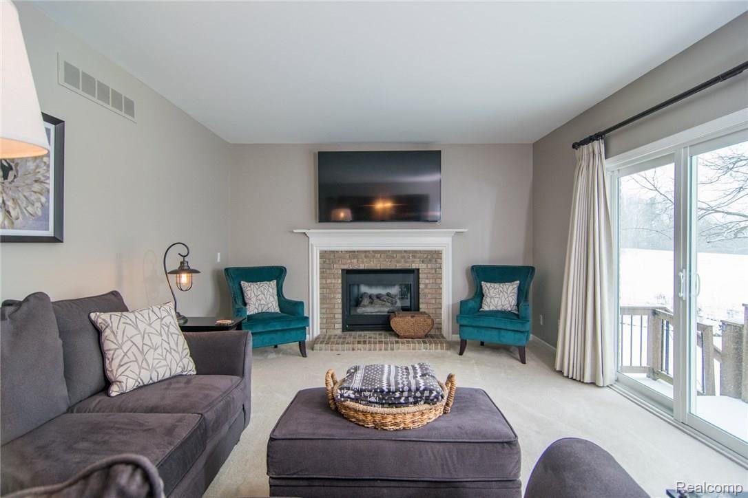 3149 Courtfield Drive Rochester, MI 48309 - Photo 15 of 58 DSC_1328.jpg