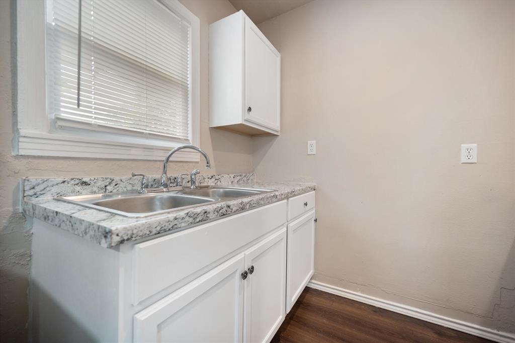 3837 Earl Street Fort Worth, TX 76111 - Photo 21 of 32 Recently renovated duplex! Great opportunity!