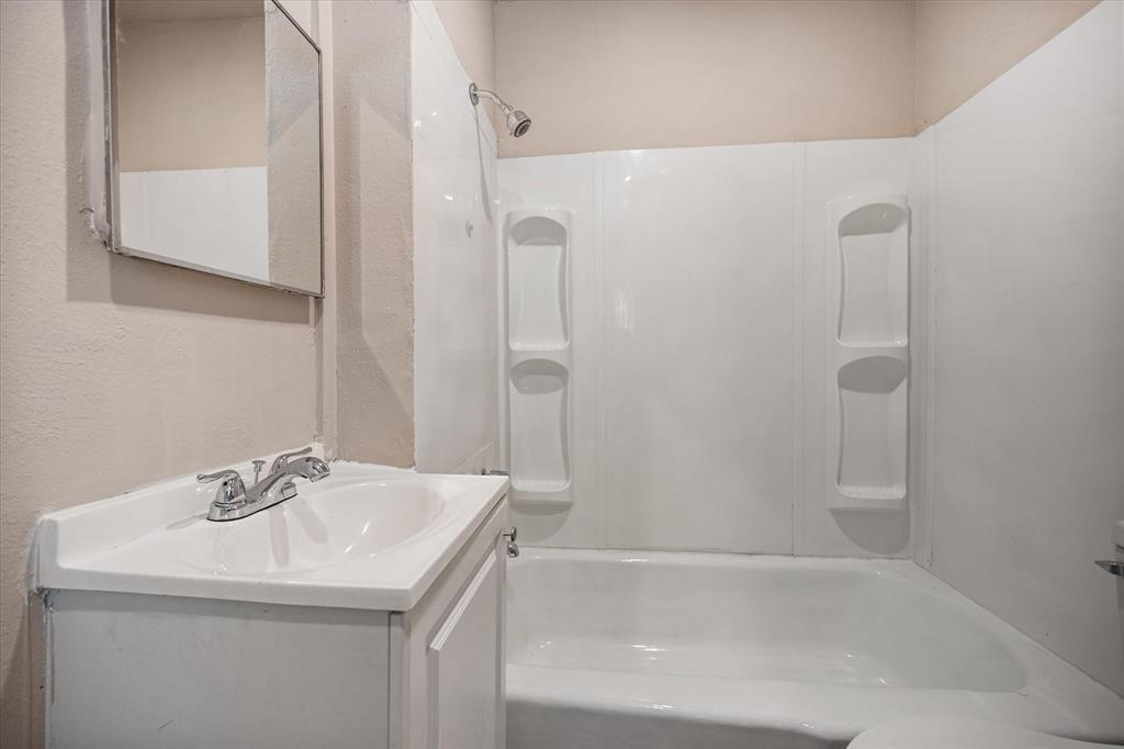 3837 Earl Street Fort Worth, TX 76111 - Photo 23 of 32 Recently renovated duplex! Great opportunity!