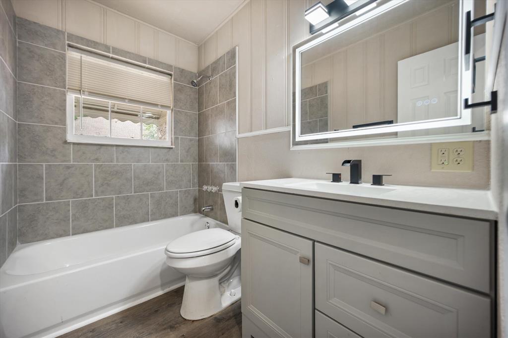 3837 Earl Street Fort Worth, TX 76111 - Photo 9 of 32 Recently renovated duplex! Great opportunity!