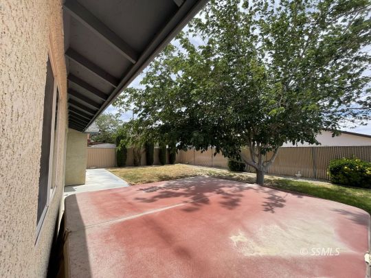 1133 West Benson Avenue Ridgecrest, CA 93555 - Photo 32 of 34 a view of a backyard of a house