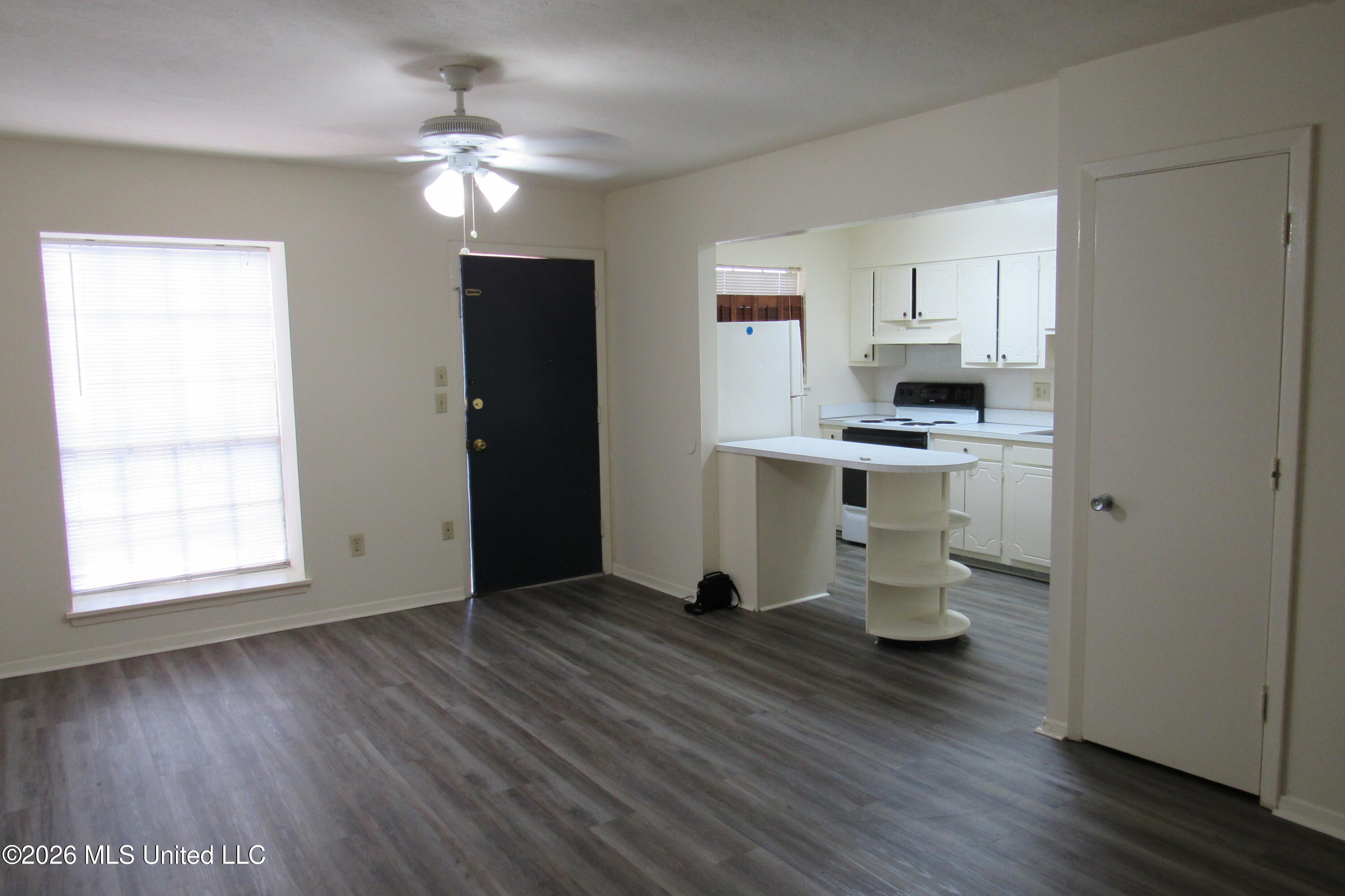 949 Morningside Street, Unit D21 Jackson, MS 39202 - Photo 8 of 13 A4A9D314-2E43-4341-A51C-E958329F968A