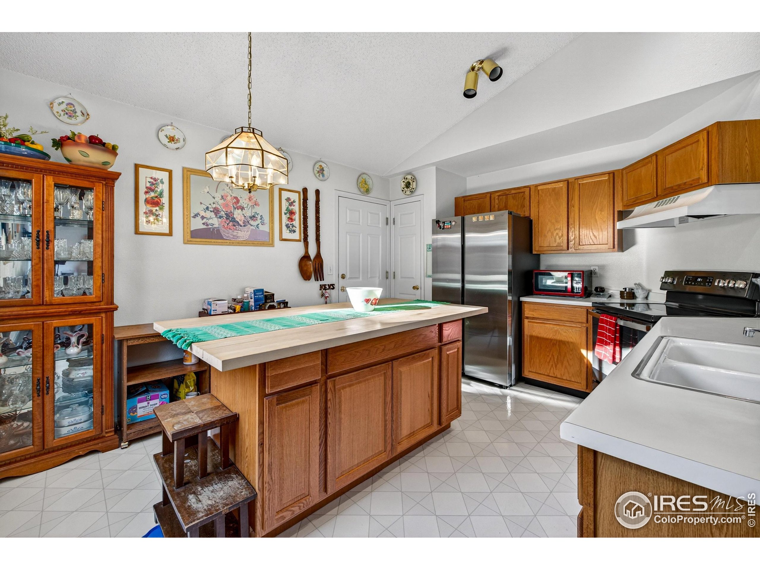 4934 Enid Way Denver, CO 80239 - Photo 5 of 21