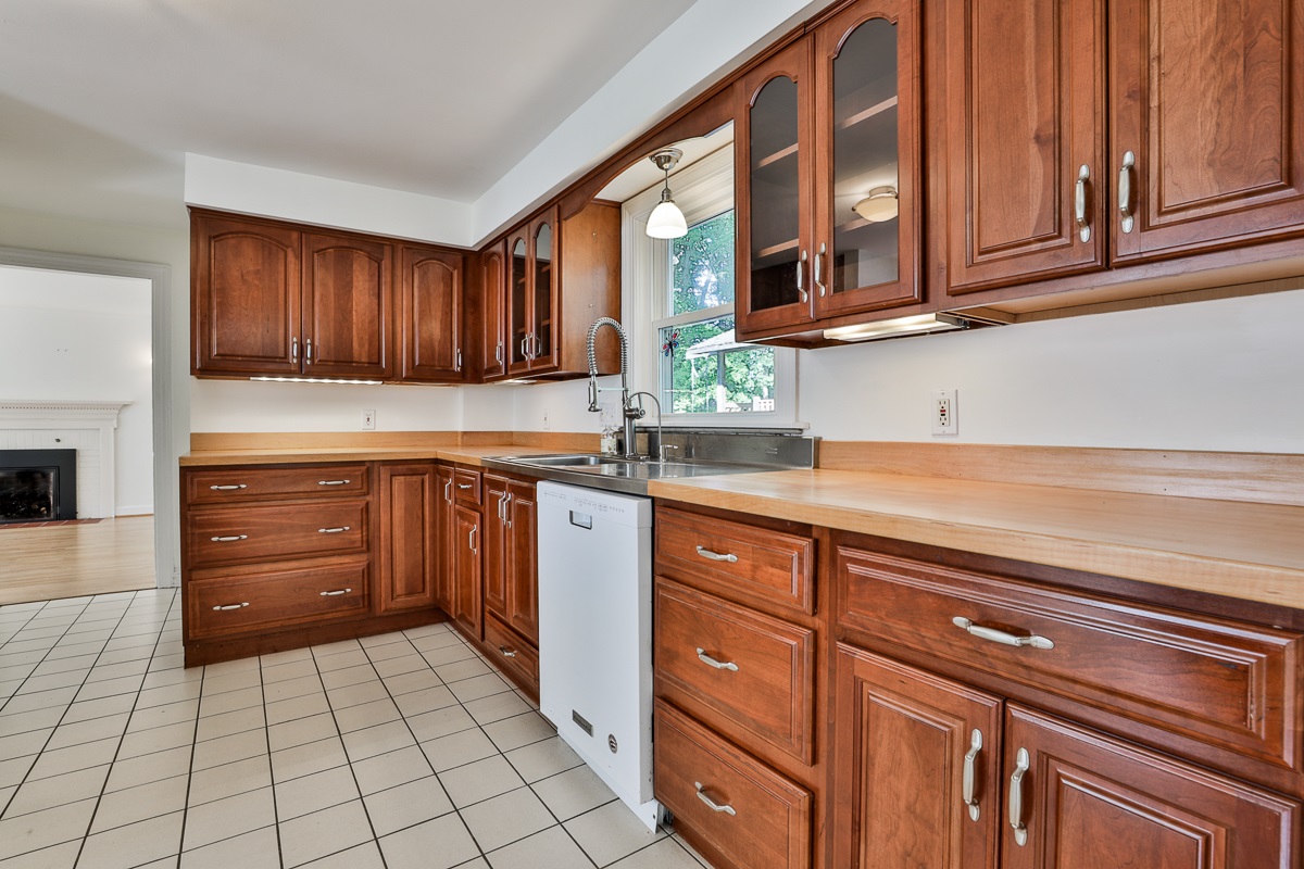 8 Madeline Road Manchester, NH 03104 - Photo 13 of 39 Gallery Image 13