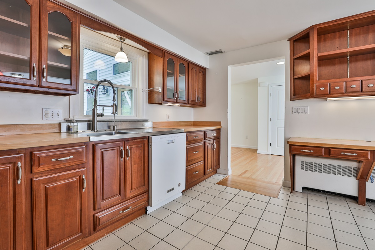 8 Madeline Road Manchester, NH 03104 - Photo 15 of 39 Gallery Image 15