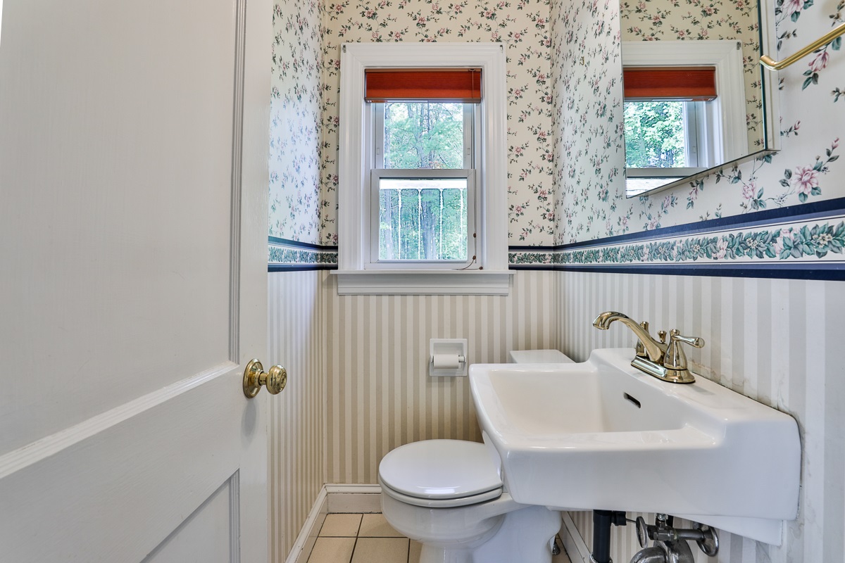 8 Madeline Road Manchester, NH 03104 - Photo 16 of 39 Gallery Image 16