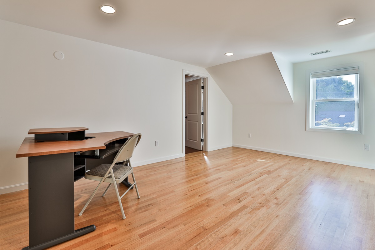 8 Madeline Road Manchester, NH 03104 - Photo 31 of 39 Gallery Image 31