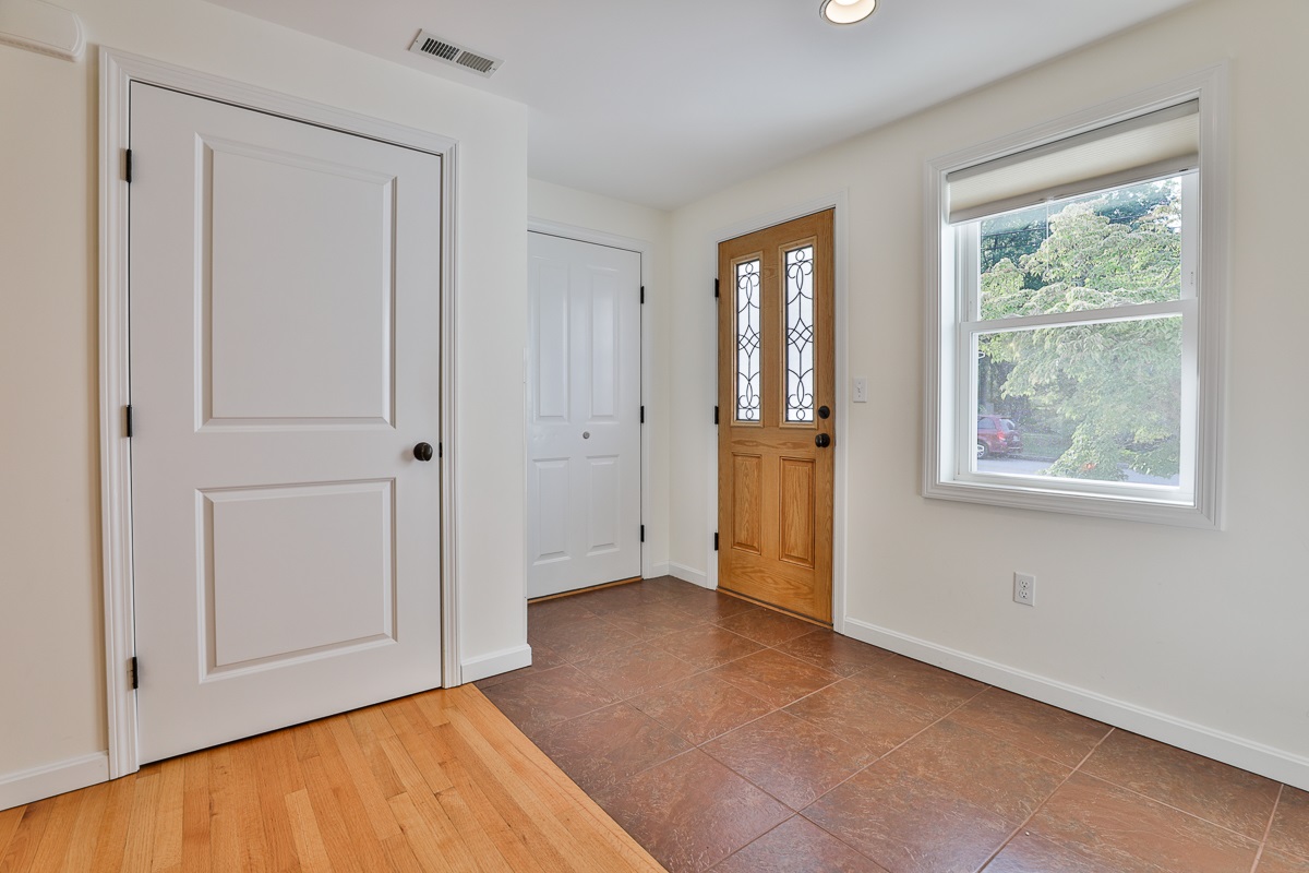 8 Madeline Road Manchester, NH 03104 - Photo 5 of 39 Gallery Image 5
