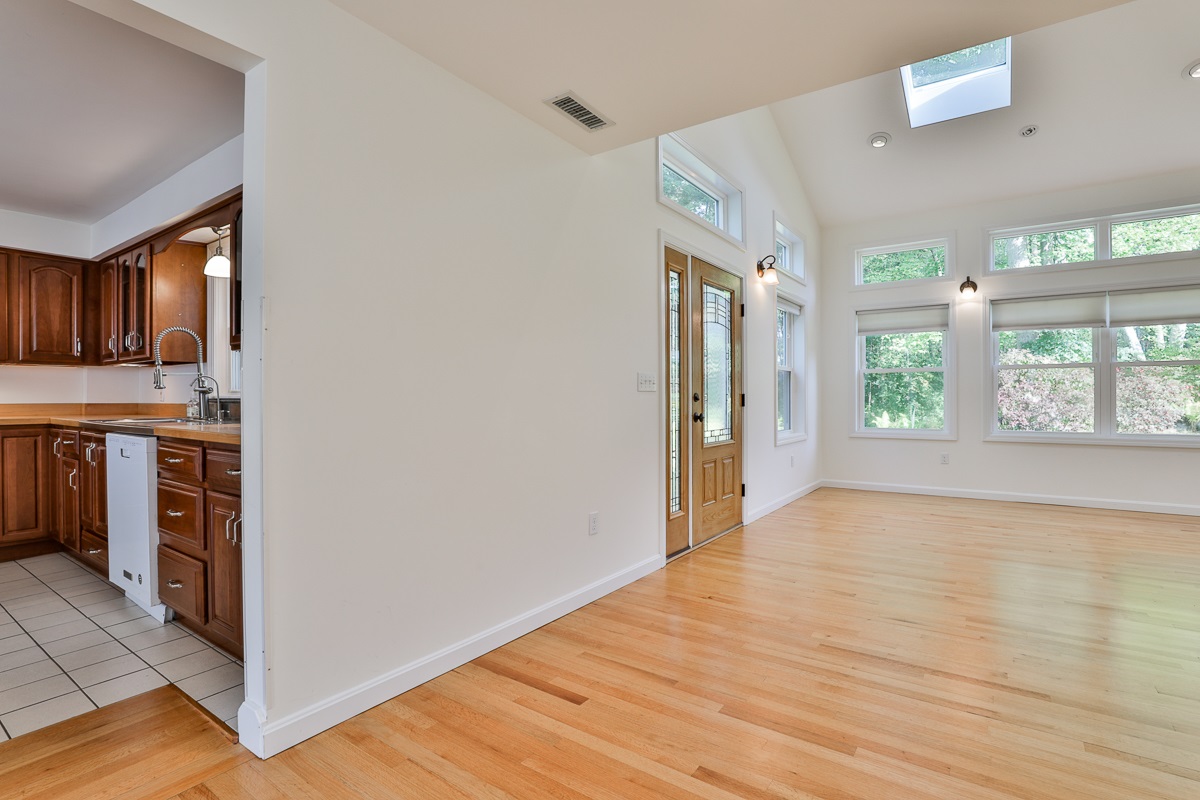 8 Madeline Road Manchester, NH 03104 - Photo 6 of 39 Gallery Image 6