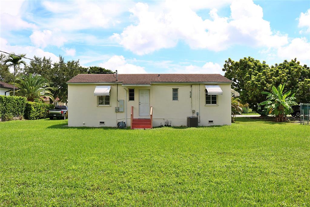 2640 Southwest 79th Avenue Miami, FL 33155 - Photo 6 of 23 a view of a house with backyard