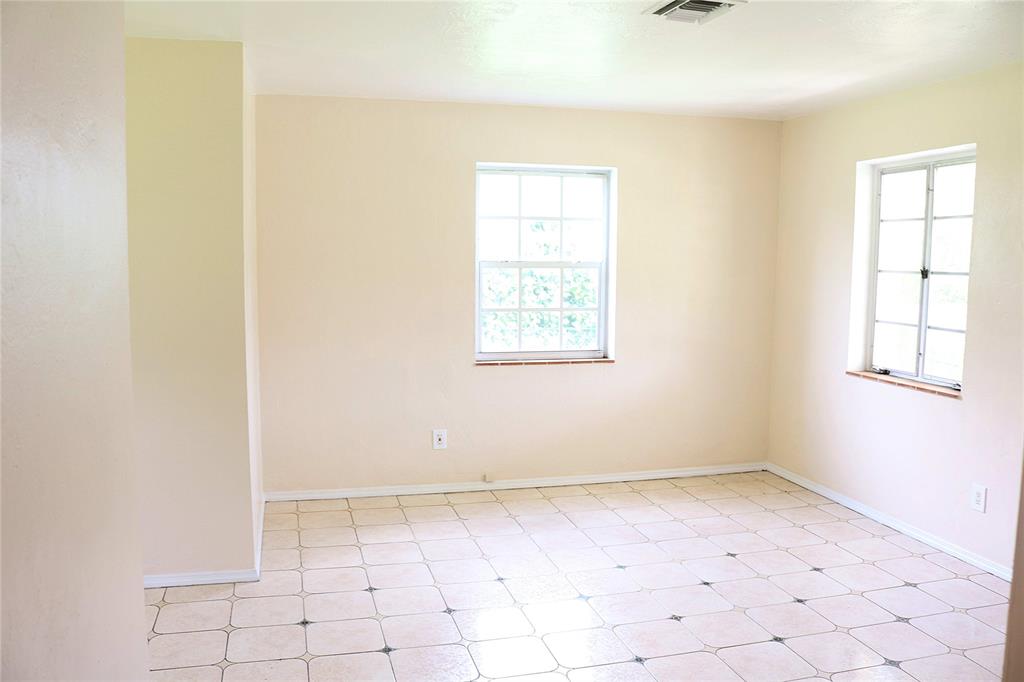 2640 Southwest 79th Avenue Miami, FL 33155 - Photo 10 of 23 an empty room with windows