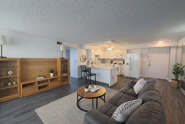 $159,000 | 7234 West North Avenue, Unit 502, Elmwood Park, IL 60707