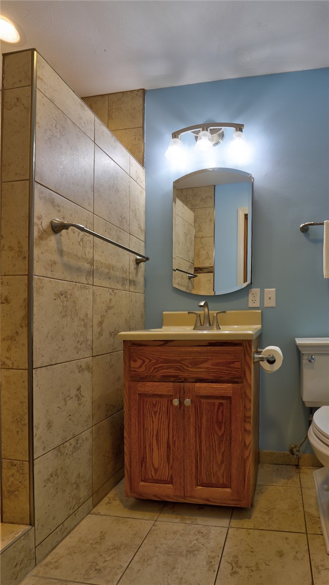 2866 Southland Road Decatur, IL 62521 - Photo 29 of 48 Master Bathroom