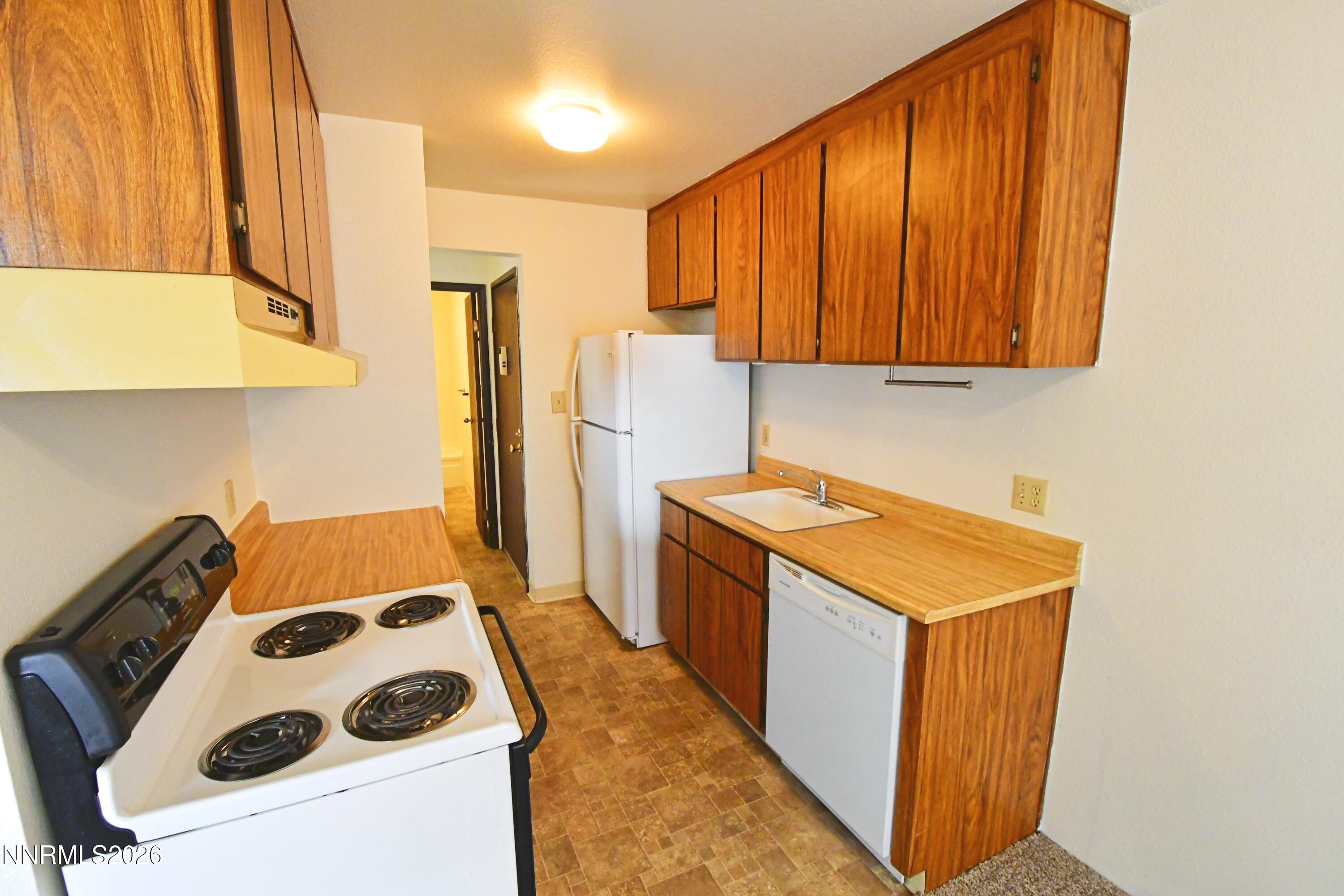 400 South Saliman Road, Unit E36 Carson City, NV 89701 - Photo 4 of 9 DSC_1931