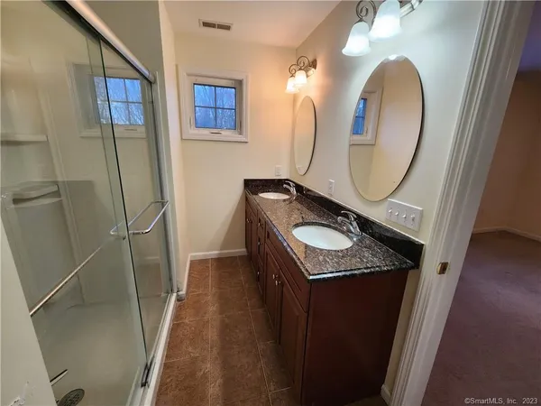 $3,300 | 1 Oak Meadows Drive, Unit 1, Brookfield, CT 06804