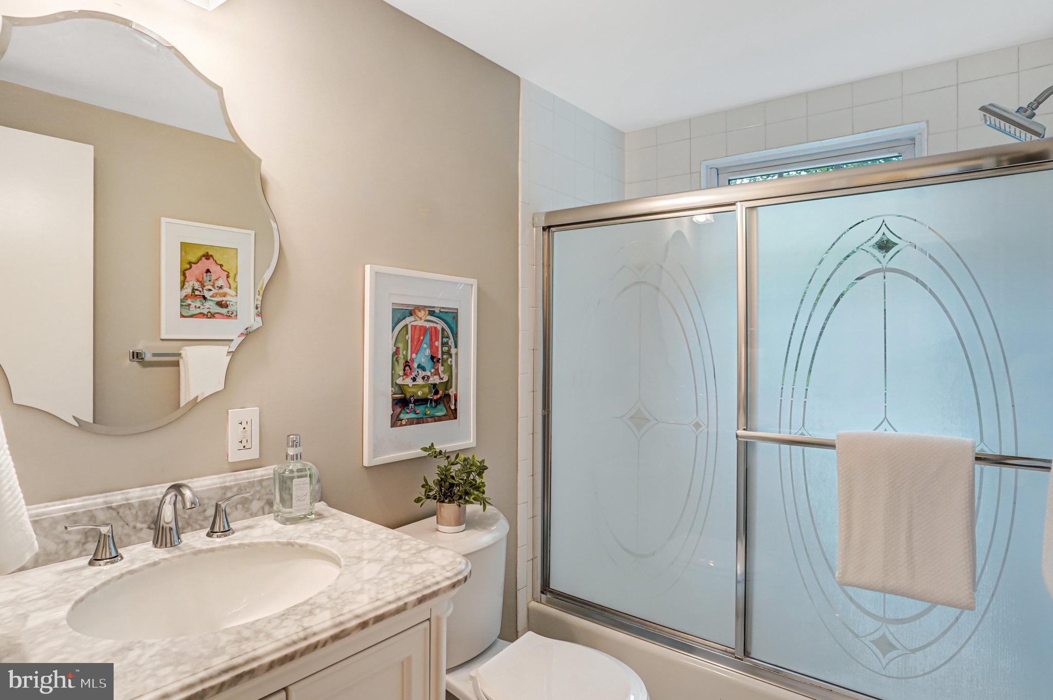 107 West Cameron Road Falls Church, VA 22046 - Photo 14 of 37 Full bath is great for guests