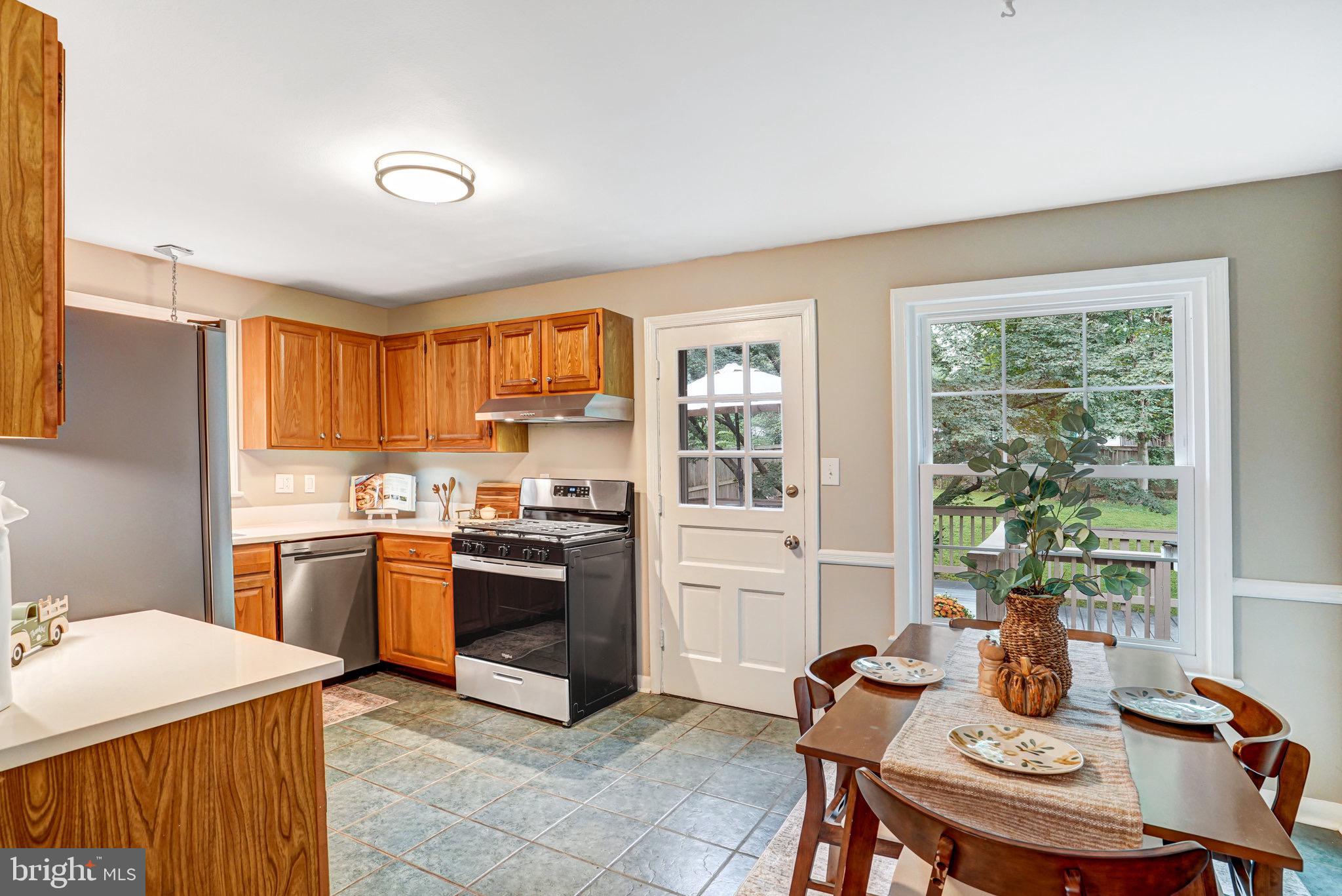 107 West Cameron Road Falls Church, VA 22046 - Photo 8 of 37