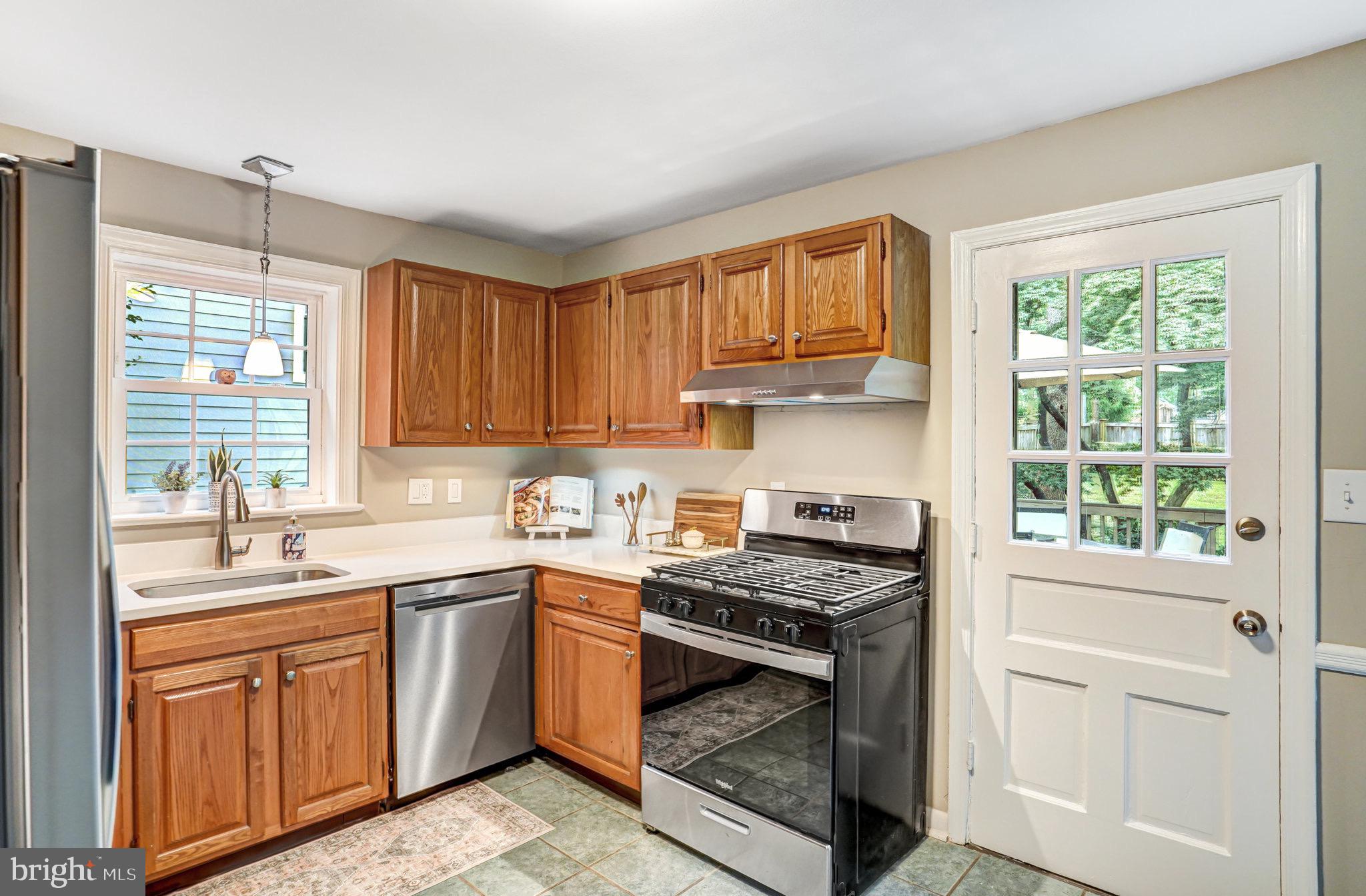 107 West Cameron Road Falls Church, VA 22046 - Photo 10 of 37