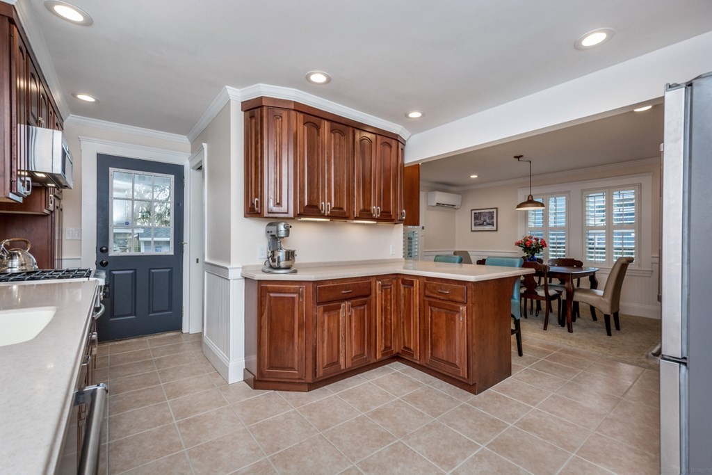 114 Warwick Road Melrose, MA 02176 - Photo 18 of 42 Gallery Image 18