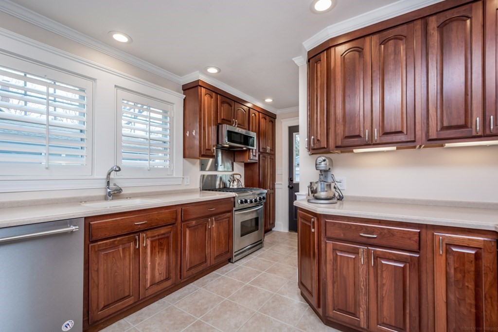 114 Warwick Road Melrose, MA 02176 - Photo 19 of 42 Gallery Image 19