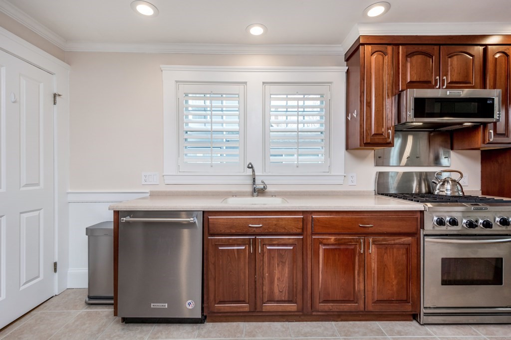 114 Warwick Road Melrose, MA 02176 - Photo 21 of 42 Gallery Image 21