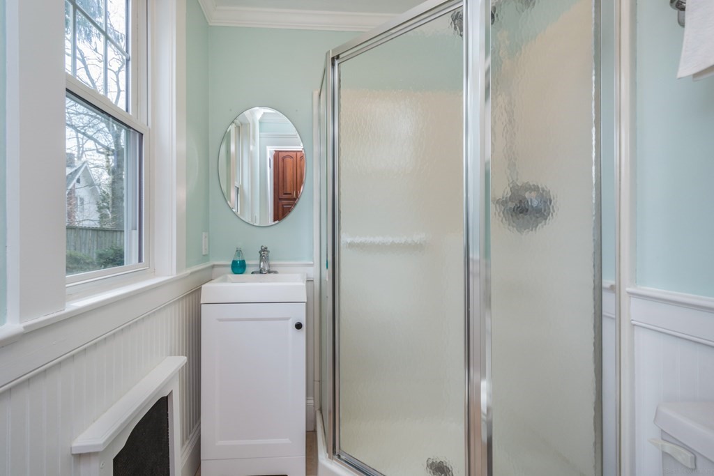 114 Warwick Road Melrose, MA 02176 - Photo 23 of 42 Gallery Image 23