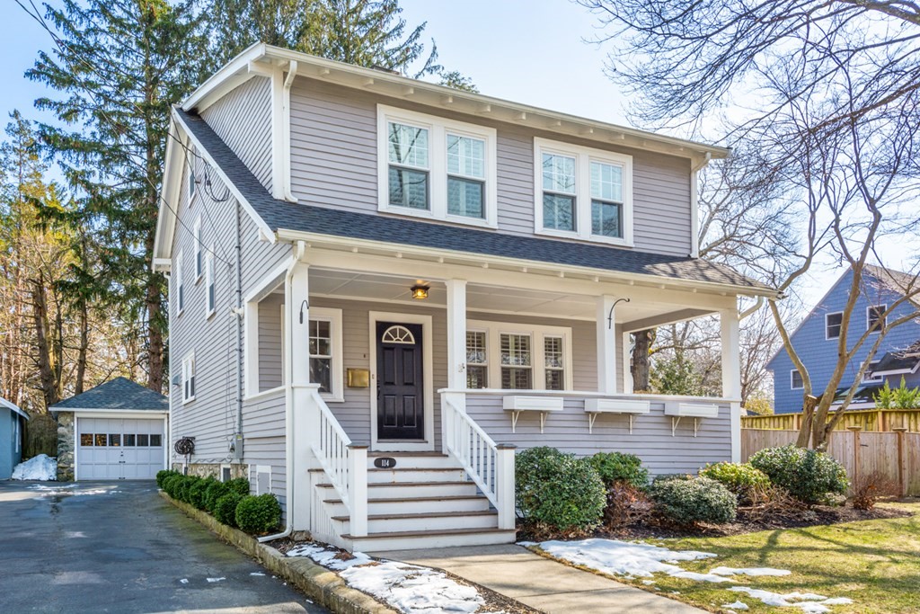 114 Warwick Road Melrose, MA 02176 - Photo 3 of 42 Gallery Image 3